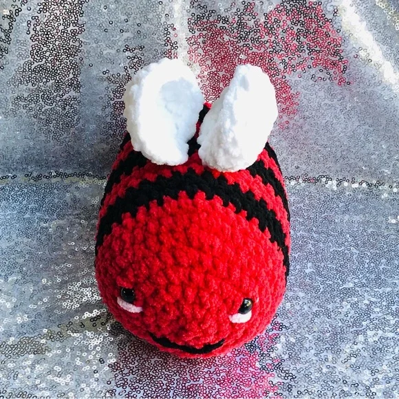 Handmade Plushie Bumblebee - Picture 11 of 15